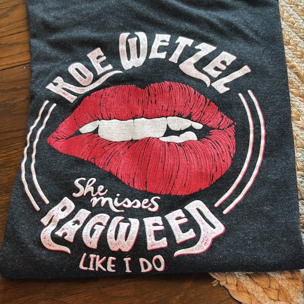 Bundle of 4 tees size Medium Koe/ The police size Large: Prince sized xxl - Picture 5 of 5